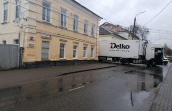 В Тверской области фура насмерть сбила пешехода В Тверской области фура насмерть сбила пешехода