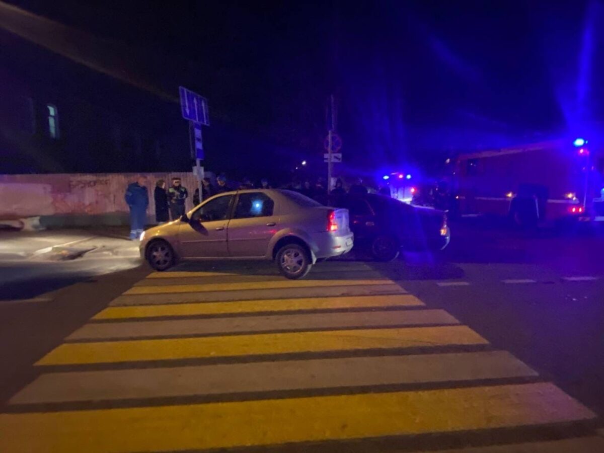 В результате аварии в Твери пострадала 21-летняя девушка