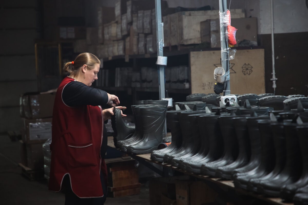 Предприятия Тверской области увеличивают выпуск продукции для военнослужащих  