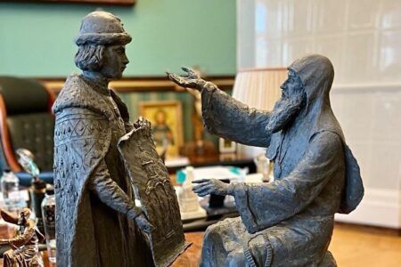 Юрий Хмелевской представил митрополиту Амвросию модель памятника епископу Симеону и Михаилу Тверскому Юрий Хмелевской представил митрополиту Амвросию модель памятника епископу Симеону и Михаилу Тверскому