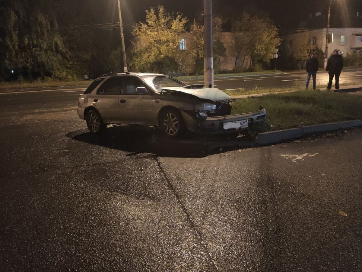 В аварии в Твери пострадала пассажирка «Форда»