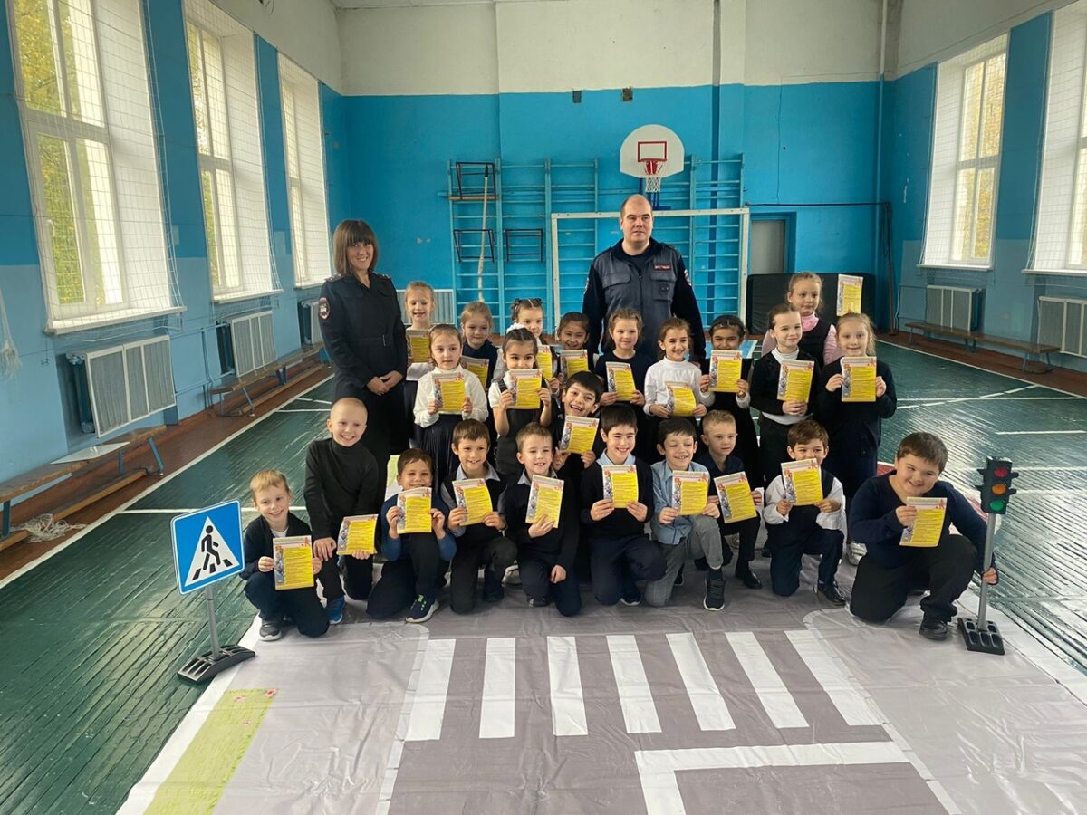 «Город безопасности»: тверские первоклассники учились переходить дорогу