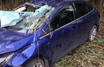 Ford съехал в кювет и опрокинулся в Тверской области Ford съехал в кювет и опрокинулся в Тверской области