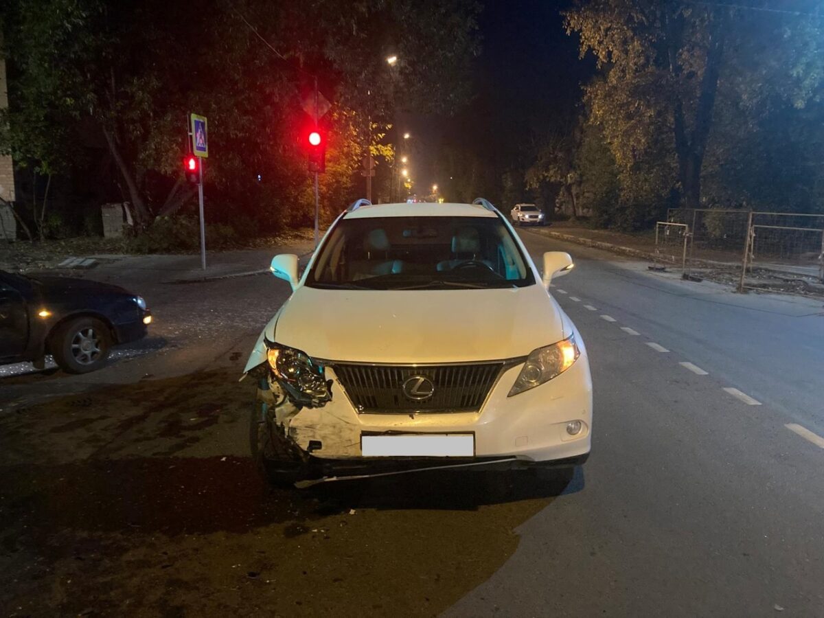Kia и Lexus столкнулись в Твери, есть пострадавший