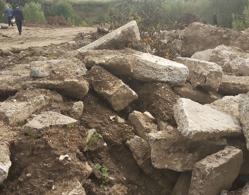 Дорожная организация в Тверской области сбросила 1500 тонн строительных отходов Дорожная организация в Тверской области сбросила 1500 тонн строительных отходов