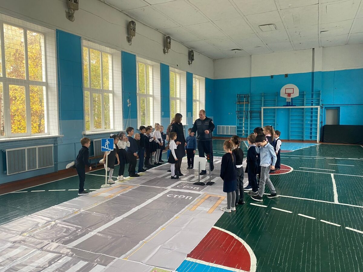 «Город безопасности»: тверские первоклассники учились переходить дорогу