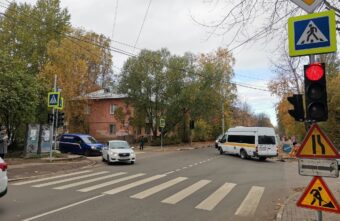 На перекрёстке в Твери заработал новый светофор