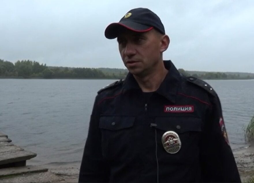 В Тверской области полицейский спас тонущего 7-летнего ребенка В Тверской области полицейский спас тонущего 7-летнего ребенка