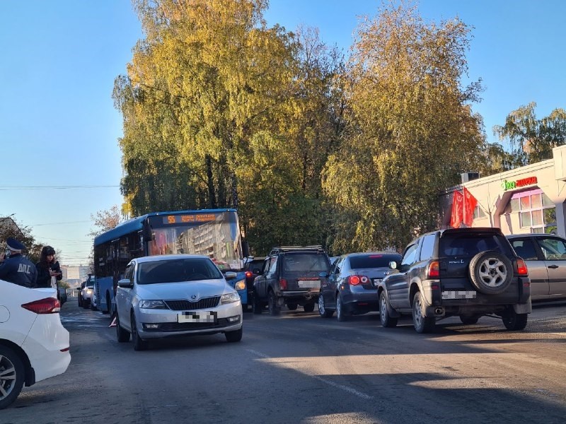 Подросток на электросамокате попал под колёса машины в Твери