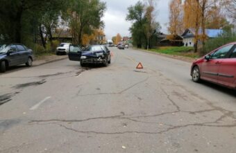 Водитель пострадал в столкновении двух иномарок в Тверской области Водитель пострадал в столкновении двух иномарок в Тверской области