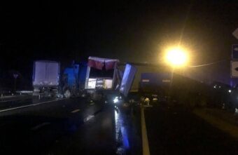 В Тверской области произошло массовое ДТП с грузовиками В Тверской области произошло массовое ДТП с грузовиками