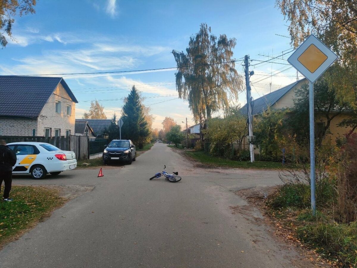 В Твери водитель такси сбил девочку