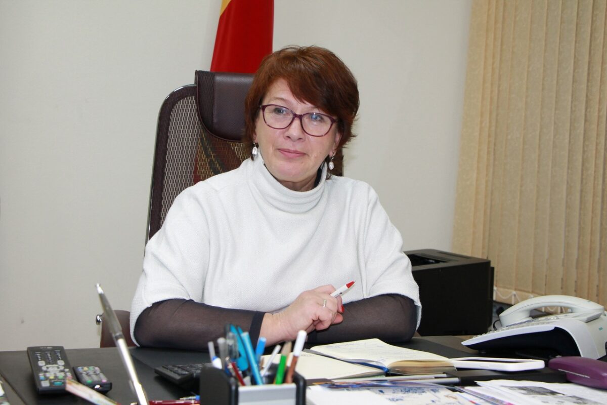 Глава Вышневолоцкого округа два часа разговаривала с жителями по телефону