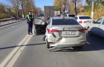 Водитель пострадал в столкновении двух иномарок на шоссе в Твери