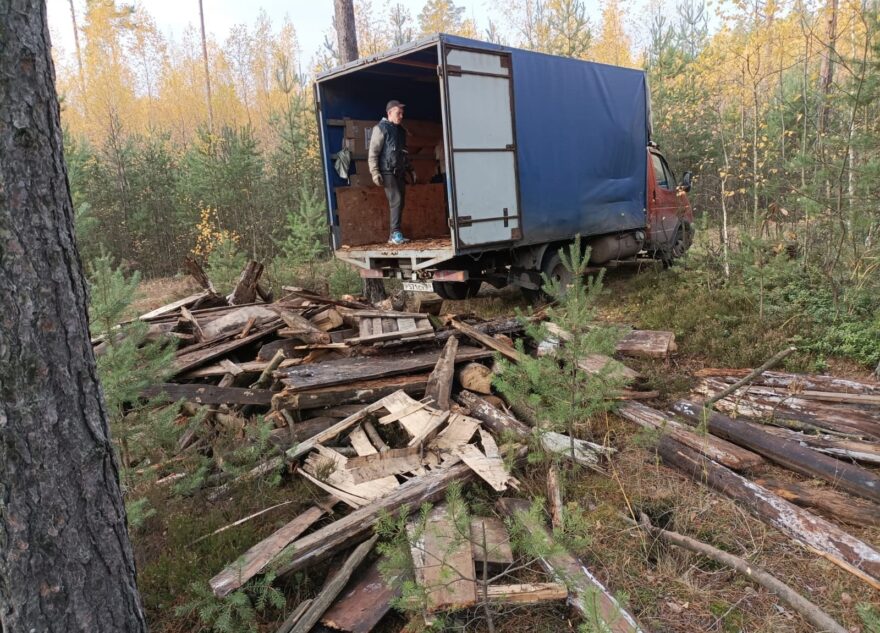 Под Тверью жители поймали нарушителей, устроивших свалку в природоохранной зоне Под Тверью жители поймали нарушителей, устроивших свалку в природоохранной зоне