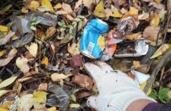 Живописные места древнего города освобождают от бутылок Живописные места древнего города освобождают от бутылок