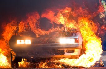 40-летний москвич из хулиганства поджег в Твери две машины