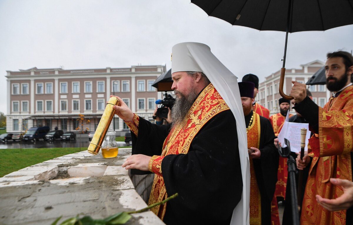 На территории Тверского суворовского училища заложили капсулу под строительство храма