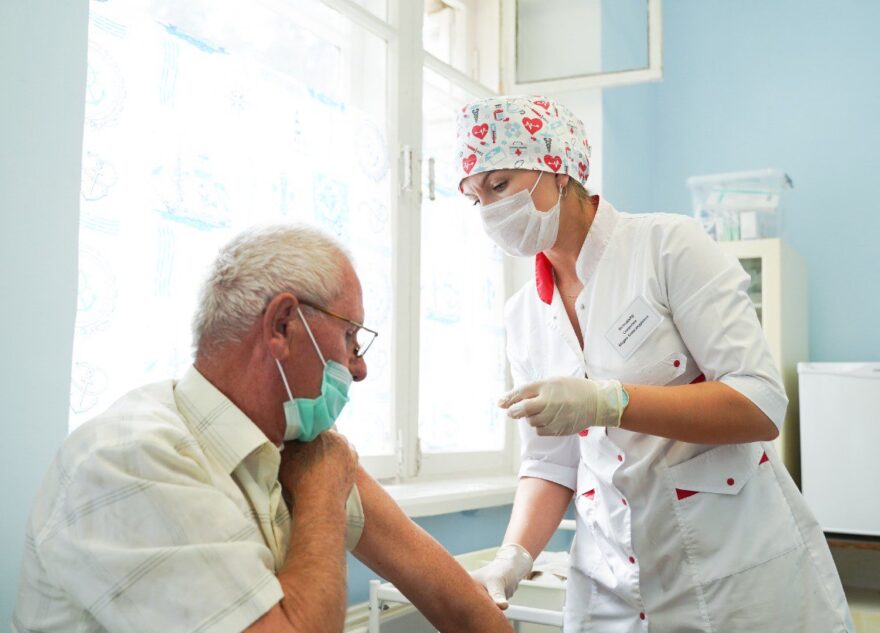 В Тверской области продолжается вакцинация против коронавируса и гриппа В Тверской области продолжается вакцинация против коронавируса и гриппа