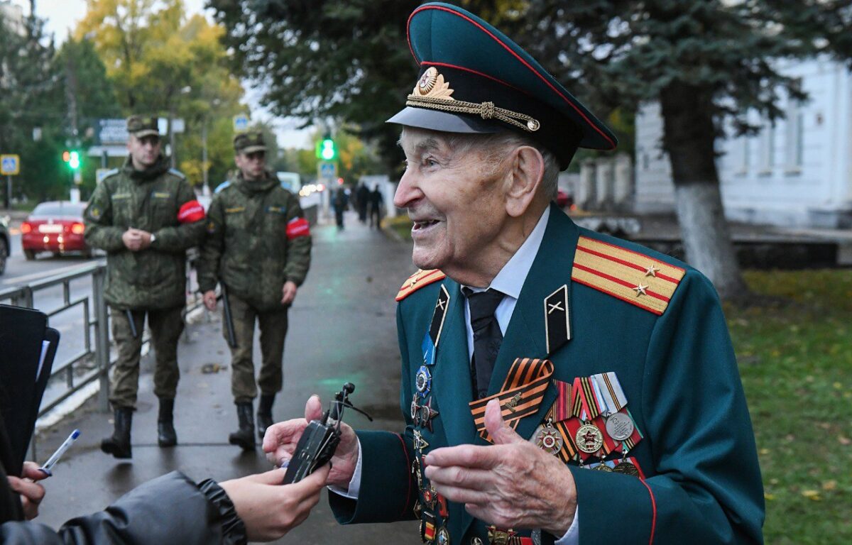 В Твери проходят встречи с ветеранами Великой Отечественной войны и вооруженных сил России В Твери проходят встречи с ветеранами Великой Отечественной войны и вооруженных сил России
