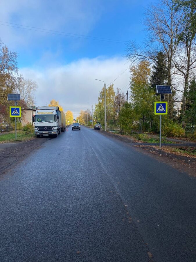 В Тверской области девочка шла в школу и попала под машину