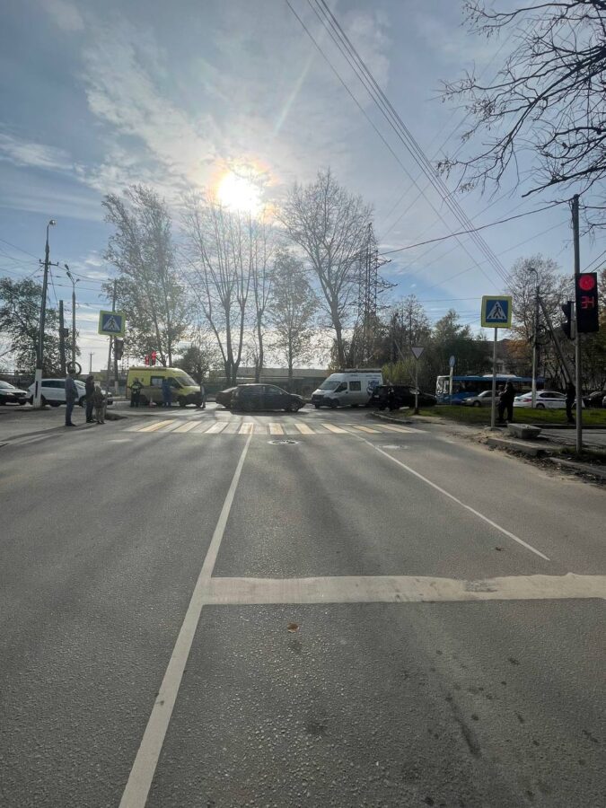 В Твери 74-летний водитель устроил ДТП