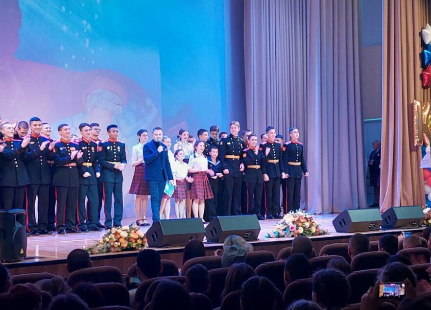 В Твери суворовцы и кадеты из разных регионов выясняют, кто лучше шутит В Твери суворовцы и кадеты из разных регионов выясняют, кто лучше шутит