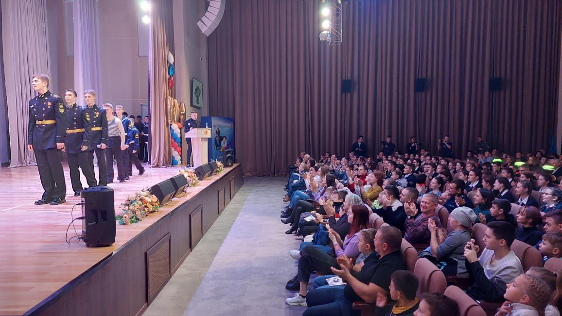 В Твери суворовцы и кадеты из разных регионов выясняют, кто лучше шутит   