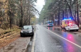 Пожилой мужчина попал под колёса "Лады" на шоссе под Тверью Пожилой мужчина попал под колёса "Лады" на шоссе под Тверью