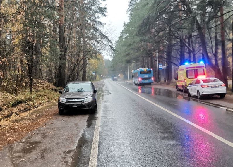 Пожилой мужчина попал под колёса "Лады" на шоссе под Тверью