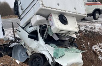 В Тверской области погиб водитель большегруза, протаранившего столб В Тверской области погиб водитель большегруза, протаранившего столб