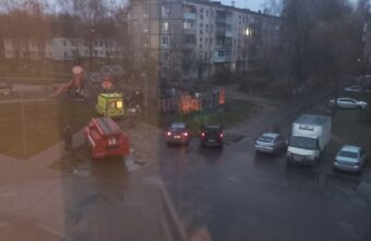 В Тверской области на ребенка упала качель