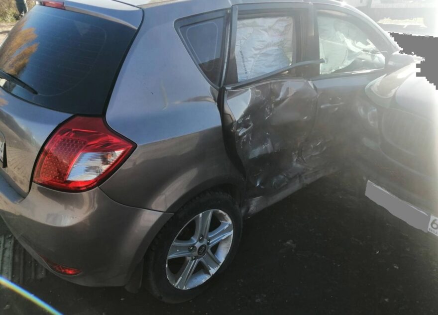 Непристёгнутый пассажир иномарки пострадал в ДТП в Твери