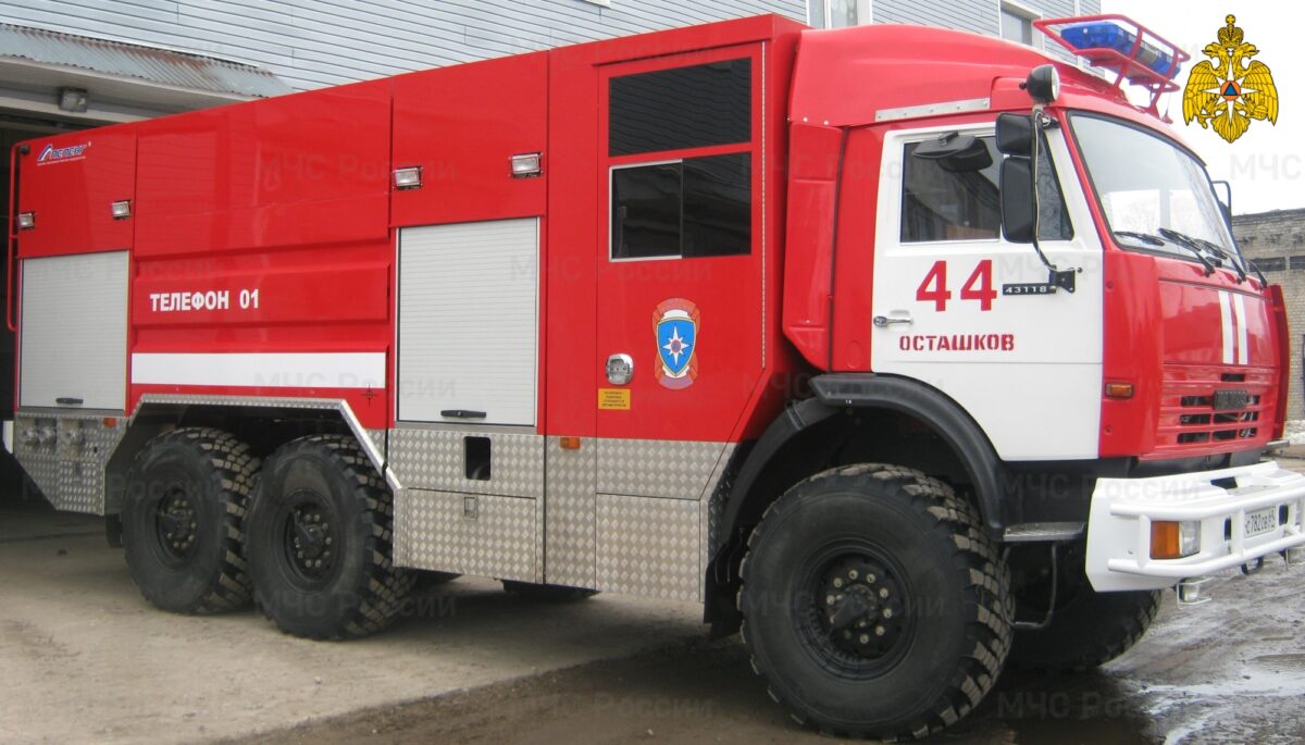 В Тверской области пожарные спасли мужчину из задымлённой квартиры