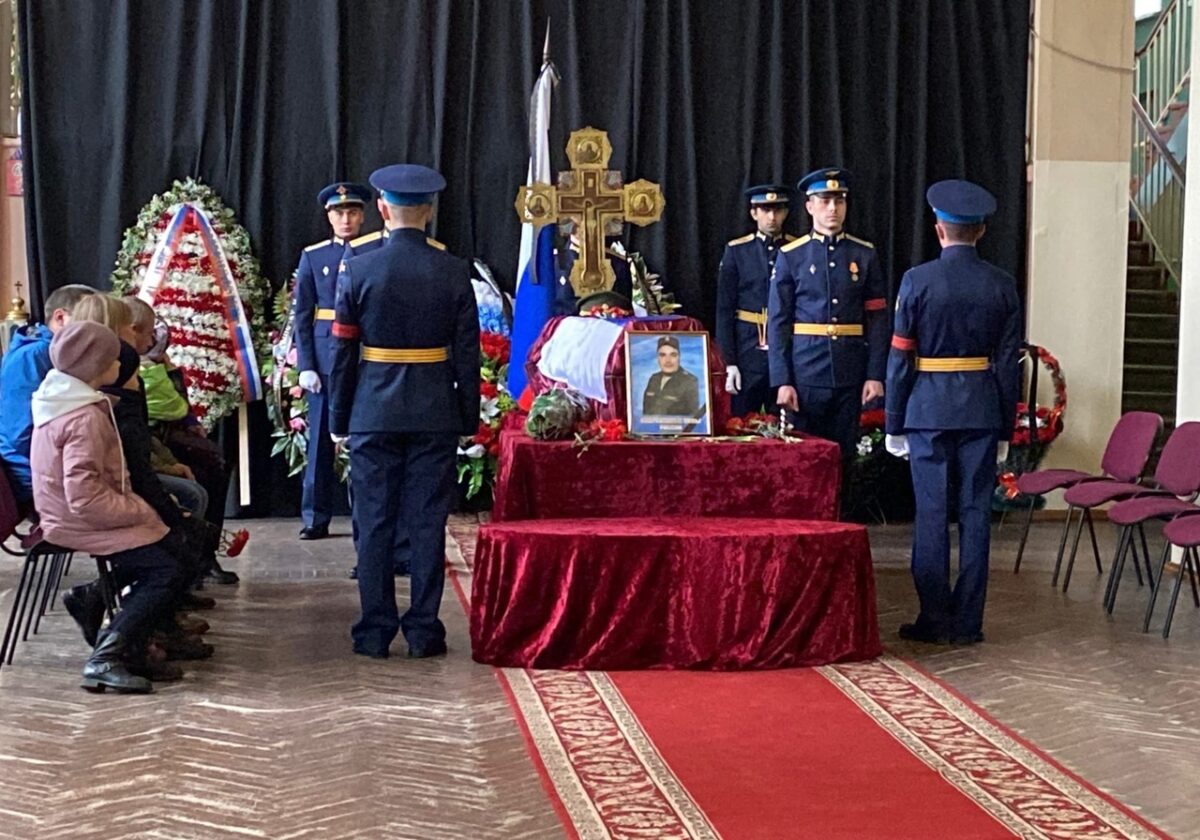 Тверская область проводила в последний путь героя спецоперации на Украине