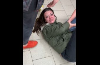 Женщина в тверском супермаркете распылила перцовый баллончик в лицо ребенку Женщина в тверском супермаркете распылила перцовый баллончик в лицо ребенку