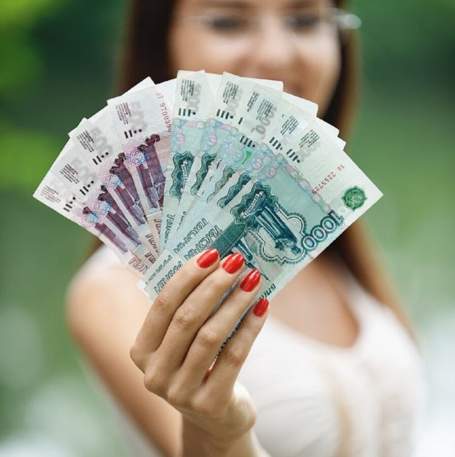 Житель Тверской области купил билет в театр и стал жертвой мошенников