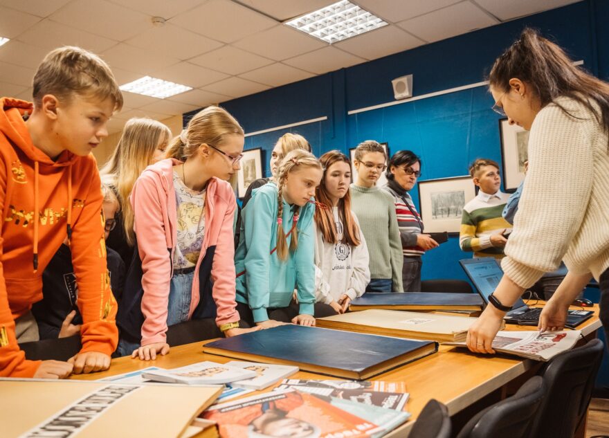 Юные журналисты побывали с экскурсией в РИА Верхневолжье Юные журналисты побывали с экскурсией в РИА Верхневолжье