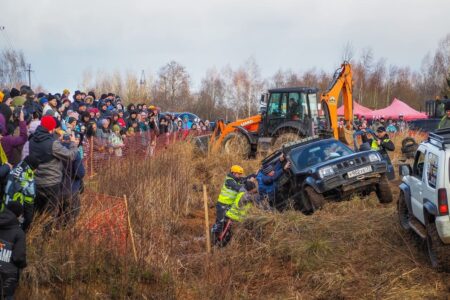 Гонки на грузовиках и внедорожниках в Твери собрали тысячи зрителей