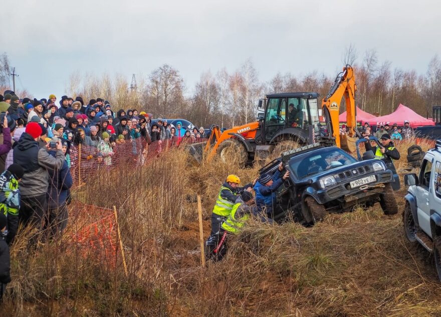 Гонки на грузовиках и внедорожниках в Твери собрали тысячи зрителей