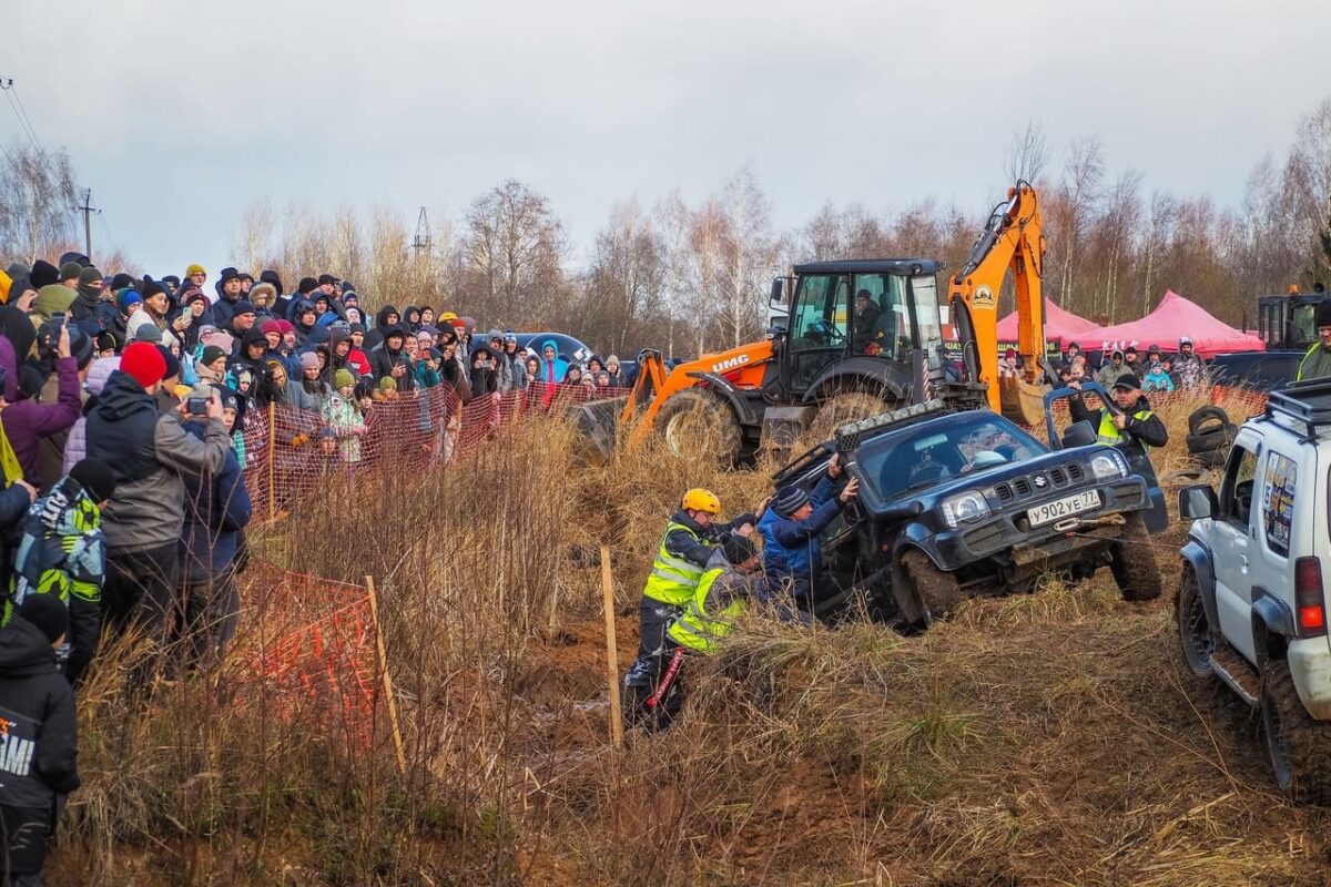 Гонки на грузовиках и внедорожниках в Твери собрали тысячи зрителей