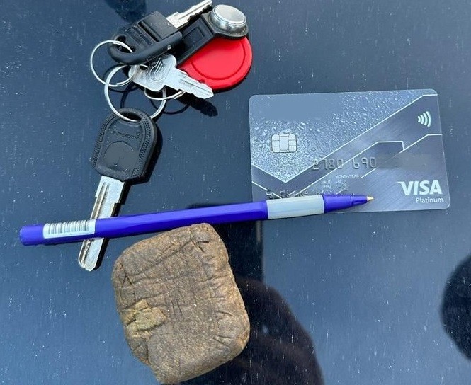 Под Тверью полицейские взяли закладчика с поличным