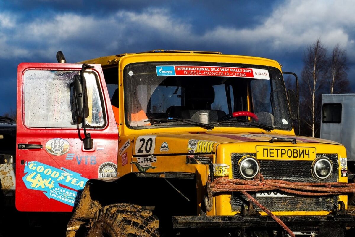 Гонки на грузовиках и внедорожниках в Твери собрали тысячи зрителей