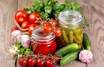 Врач рассказал, чем вредны для организма домашние заготовки Врач рассказал, чем вредны для организма домашние заготовки