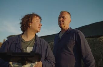 Павел Комаров из Твери снялся в популярном комедийном сериале «Жуки» Павел Комаров из Твери снялся в популярном комедийном сериале «Жуки»