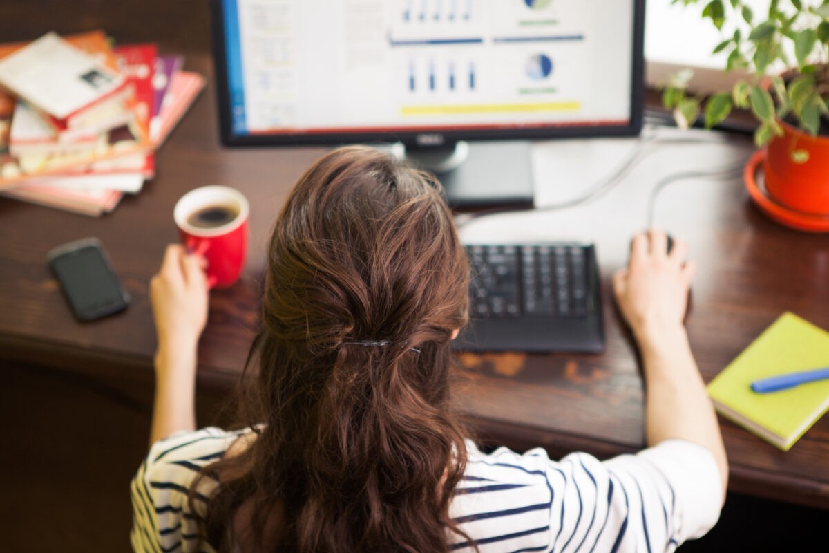 Жительница Тверской области решила разбогатеть, но попала к мошенникам Жительница Тверской области решила разбогатеть, но попала к мошенникам