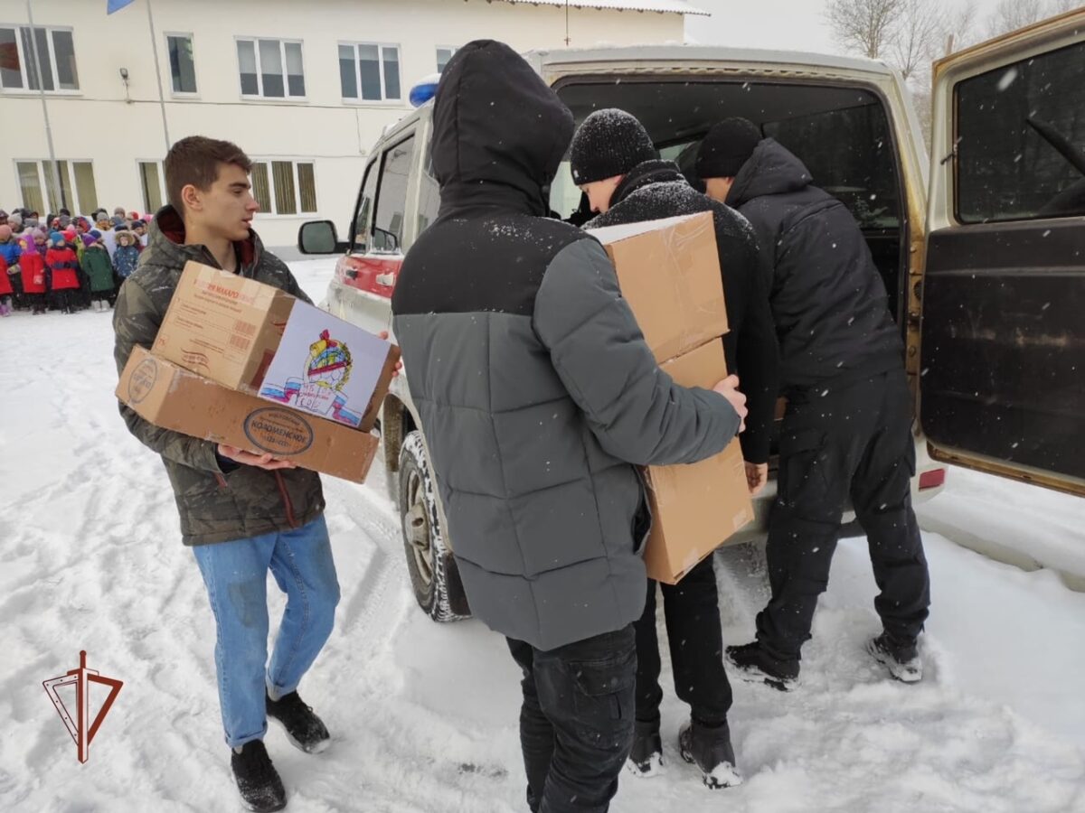 Школьники из Тверской области отправили письма и посылки участникам спецоперации Школьники из Тверской области отправили письма и посылки участникам спецоперации