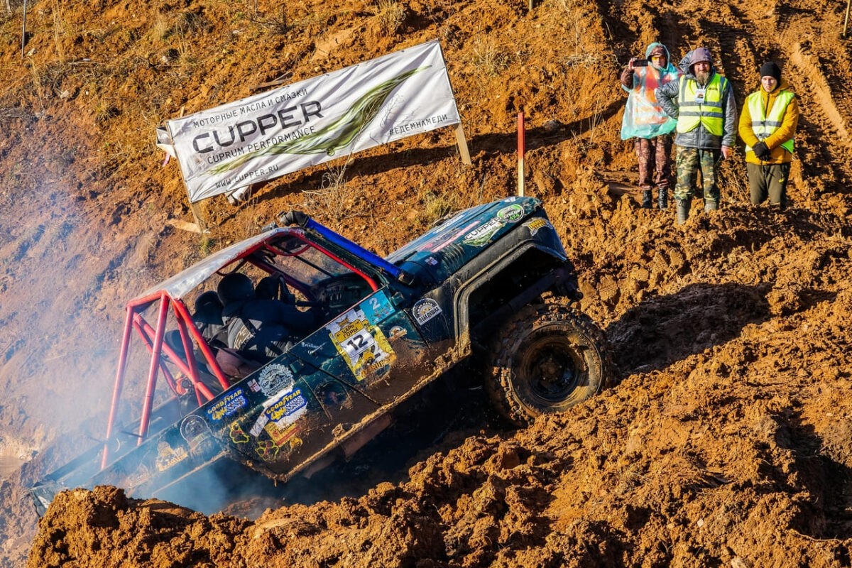 Гонки на грузовиках и внедорожниках в Твери собрали тысячи зрителей