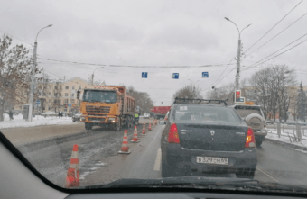 В Твери из-за внезапного ремонта дороги собралась пробка