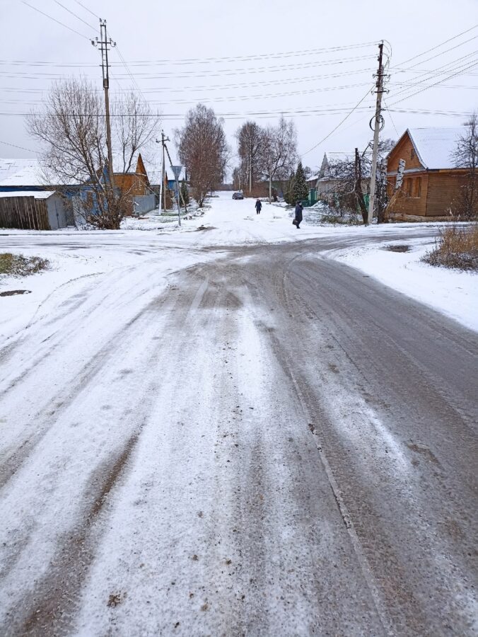 Жители Тверской области жалуются на гололед и необработанные дороги